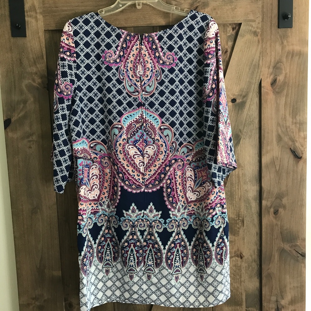 Patterned Shift Dress 🌸 - Picture 2 of 3
